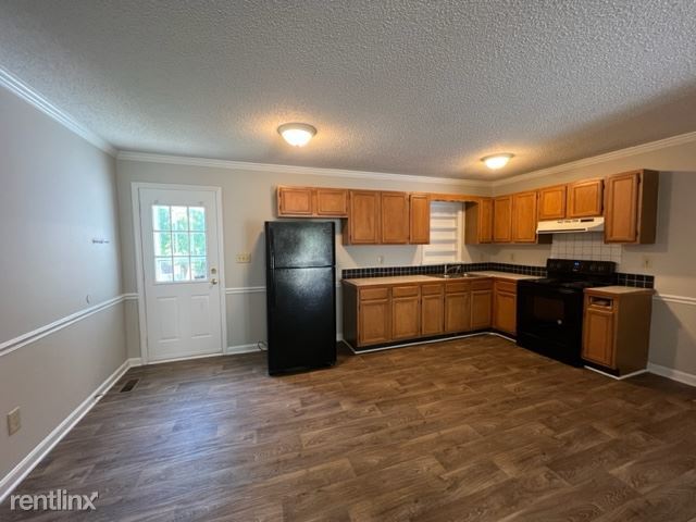Building Photo - 3 br, 1.5 bath House - 2205 Delta Pl