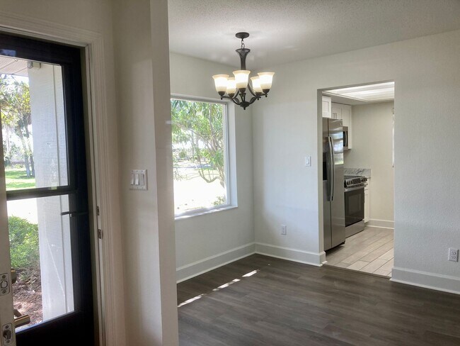 Foto del edificio - 2 bedroom, 2 bath condo ready to go!
