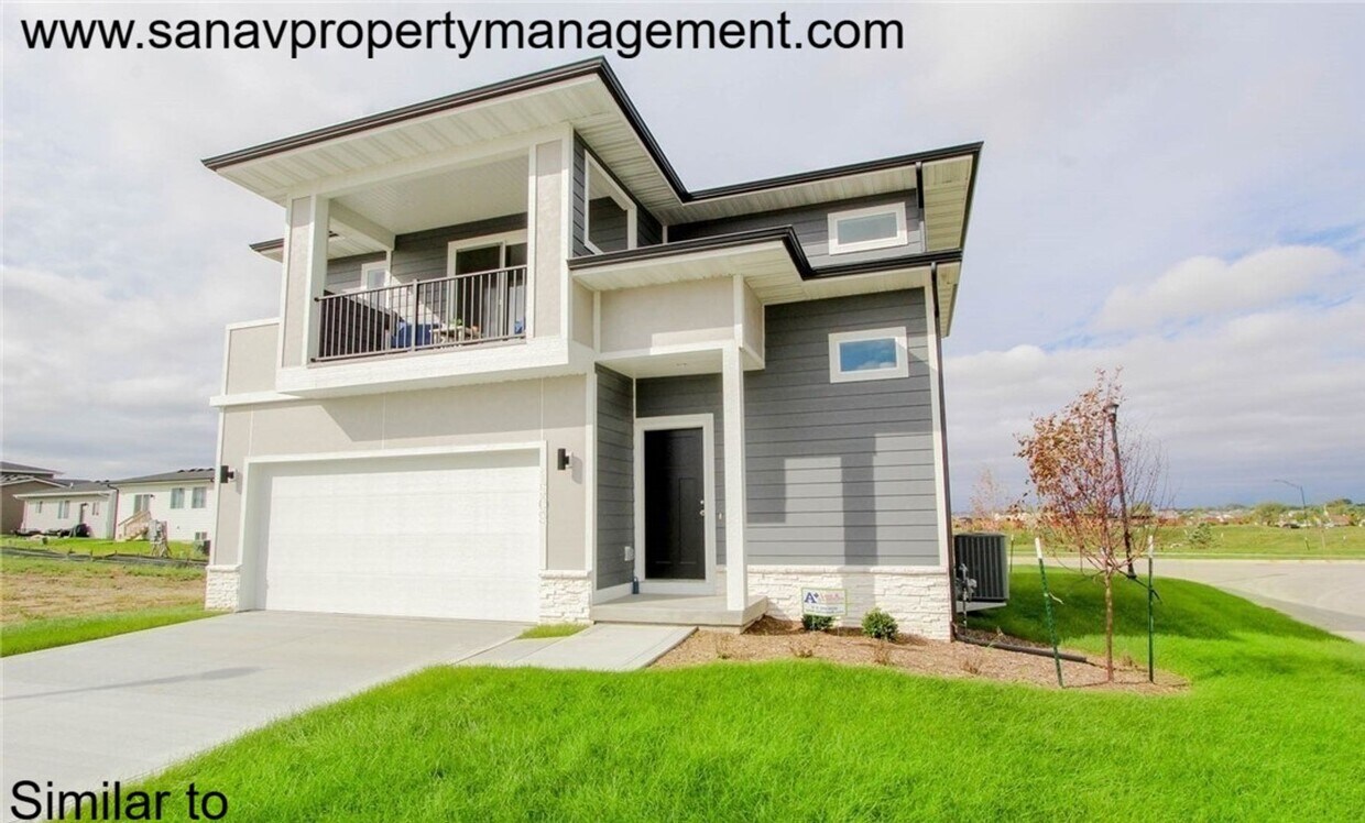 Foto principal - Stunning 4-Bedroom Home with Finished Base...