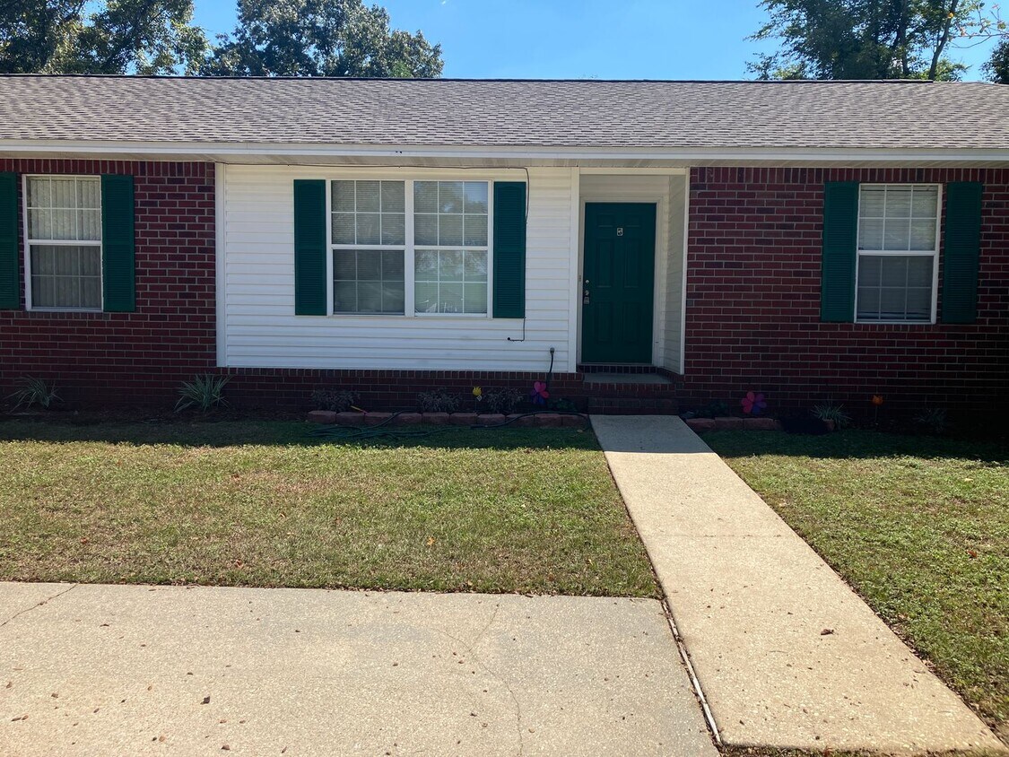 Primary Photo - Two bedroom duplex in wonderful location!