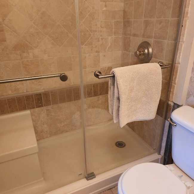 Foto del edificio - 16103 Lakeside Dr