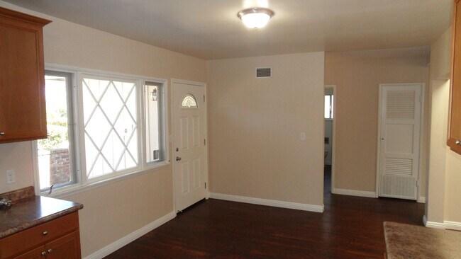 Foto del edificio - 344 N Shattuck Pl