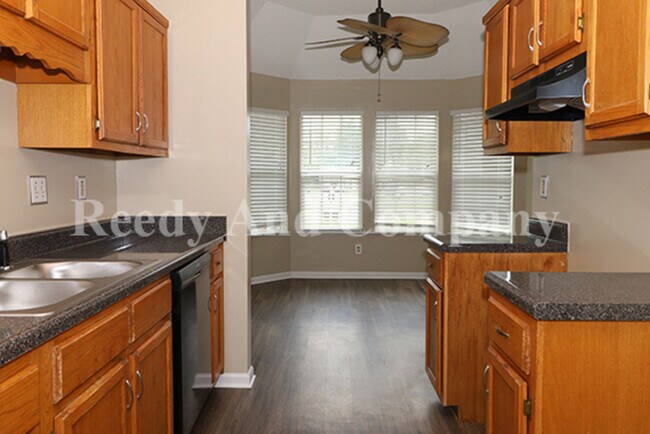 Building Photo - 5961 Kentwood Dr