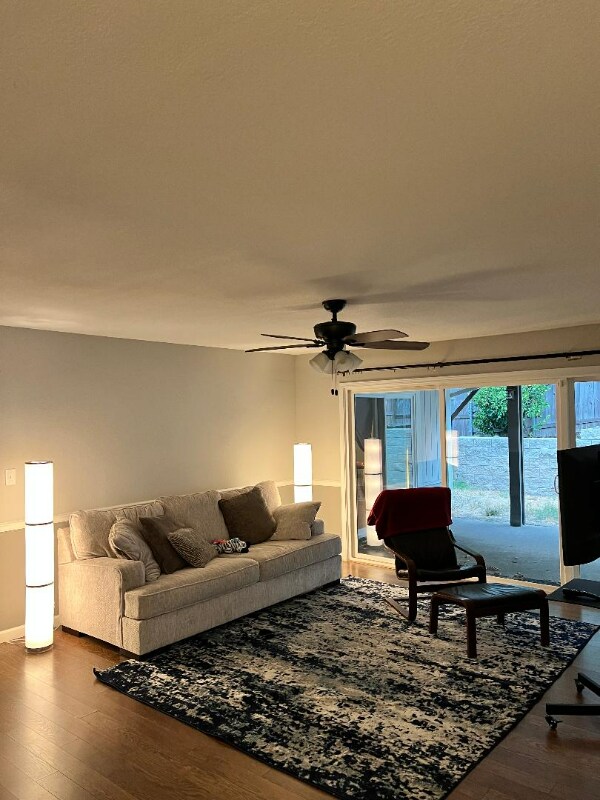 Foto del edificio - 8195 Stacey Hills Dr