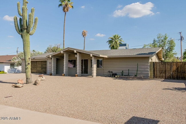 Building Photo - 2611 E Cheryl Dr