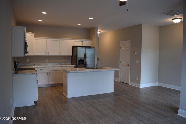 Building Photo - 311 S Stingray Ln