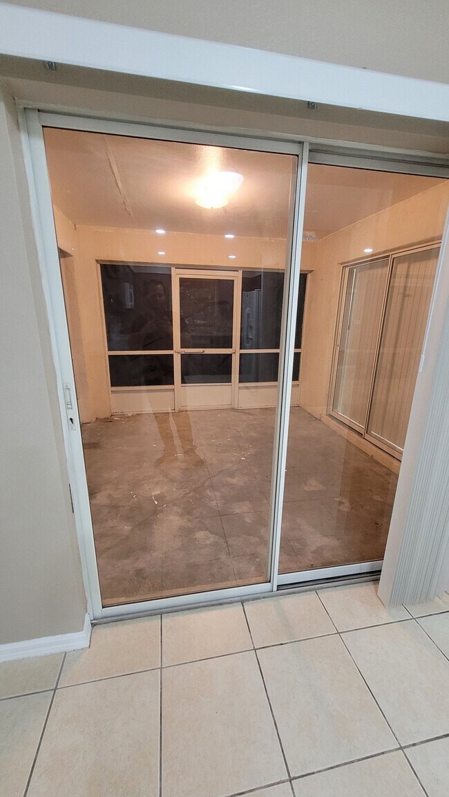 Foto del edificio - 4021 Catalina Dr