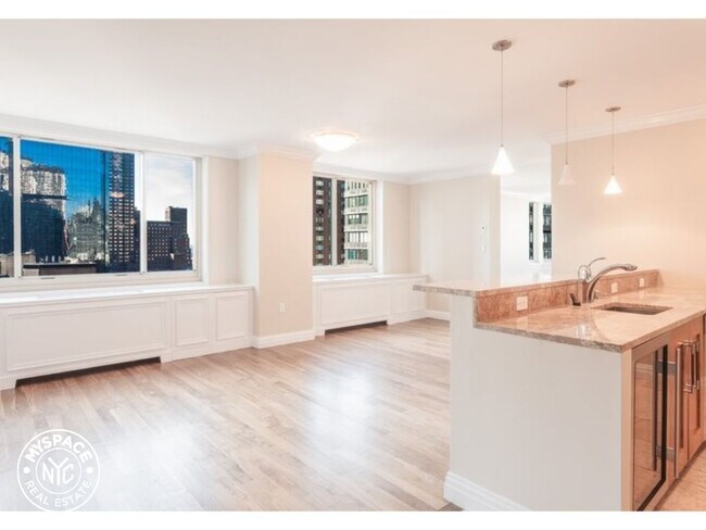 Building Photo - 30 W 63rd St.