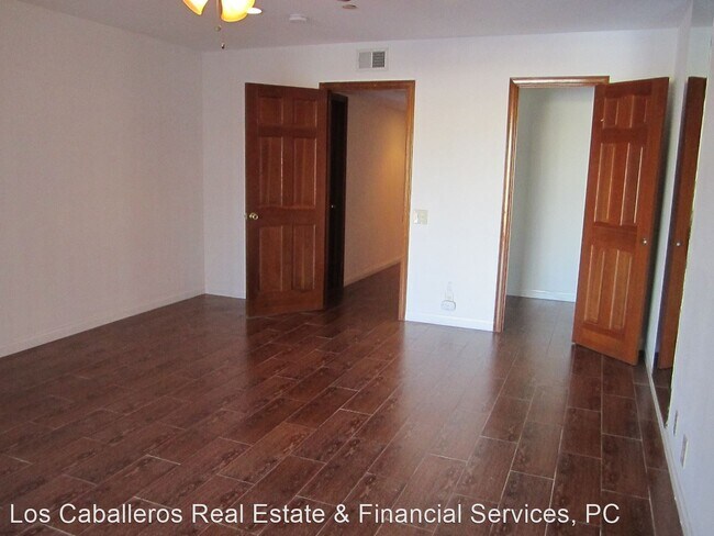 Foto del edificio - 17200 Newhope St
