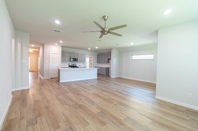 Building Photo - 3603 Ray Roberts Dr