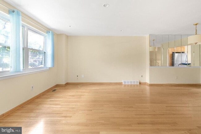 Building Photo - 6736 Emlen St