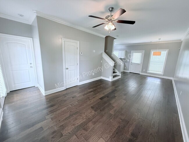 Foto del edificio - 4BR/4.5BA Stand Alone Unit For Rent