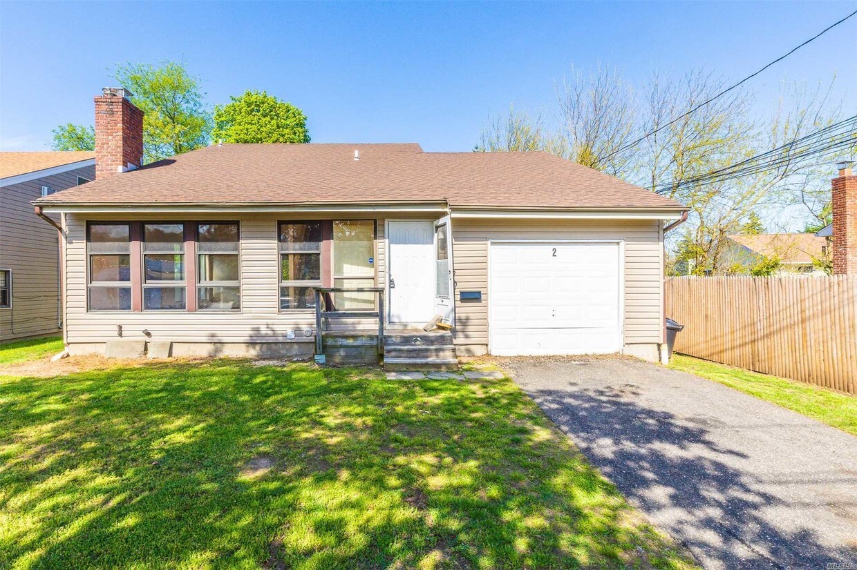 Primary Photo - 2 Flanders Ave