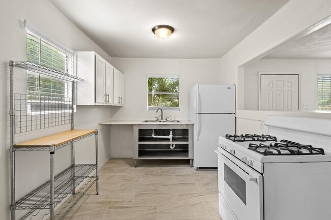 Photo - 759 Avondale Ave Apartment