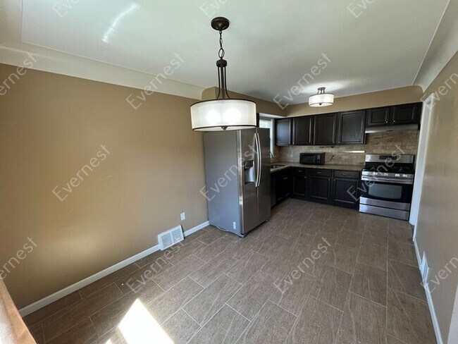 Foto del edificio - 2109 E Lincoln Ave