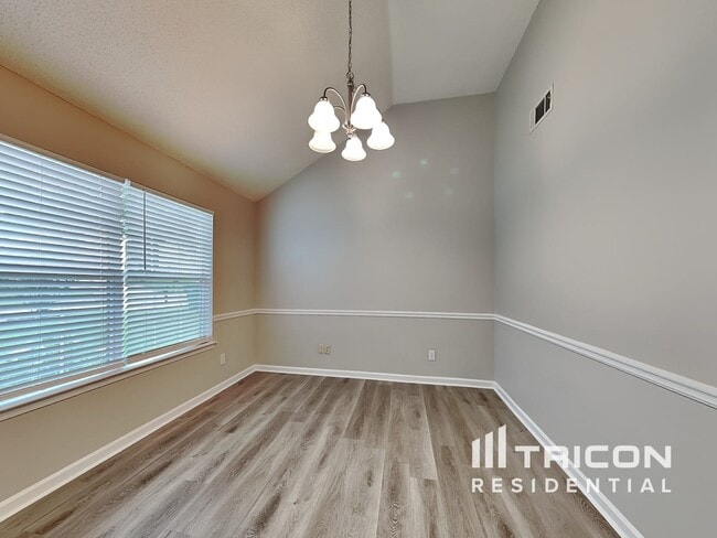 Building Photo - 2075 Mulberry Ln