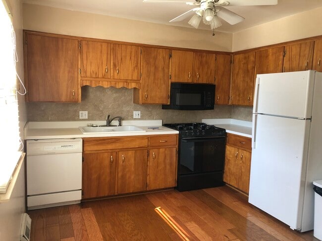 Foto del edificio - 106 E 2nd St