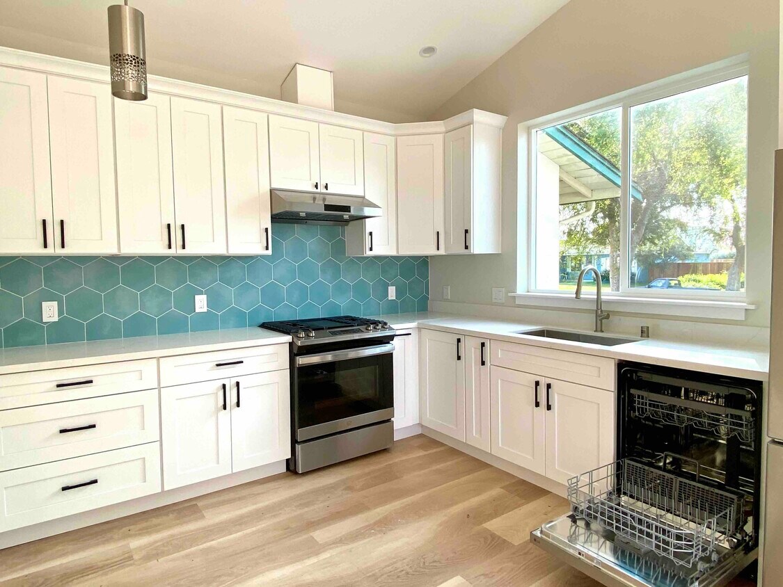 Primary Photo - 7780 Inverness Dr
