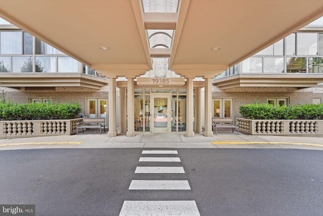 Foto del edificio - 19385 Cypress Ridge Terrace