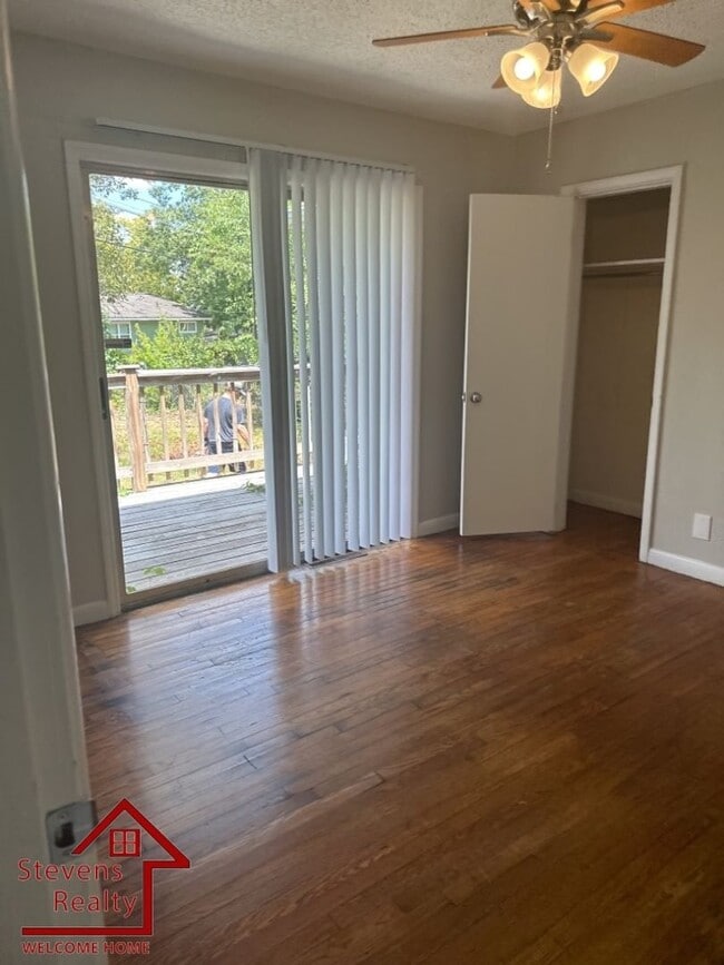 Foto del edificio - 3868 Mark Twain Cir