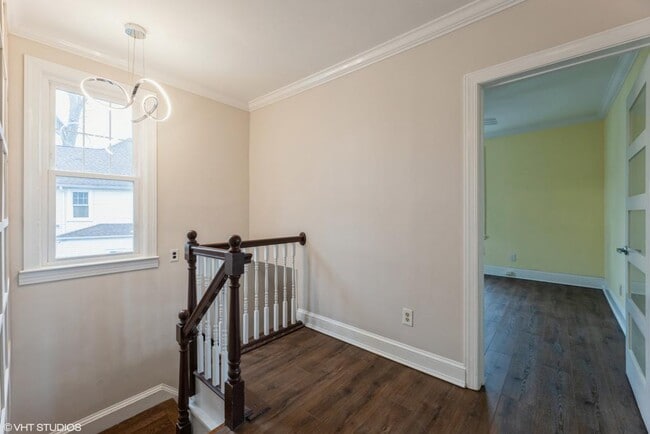 Building Photo - 2 Brookway Ave