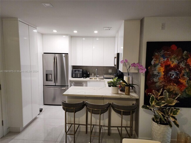 Foto del edificio - 1631 NE 114th St