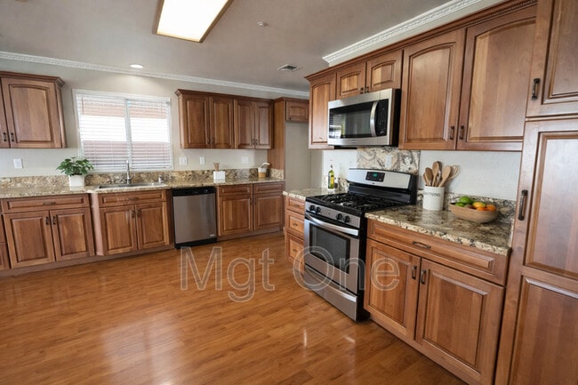 Building Photo - 7671 St Andrews Dr