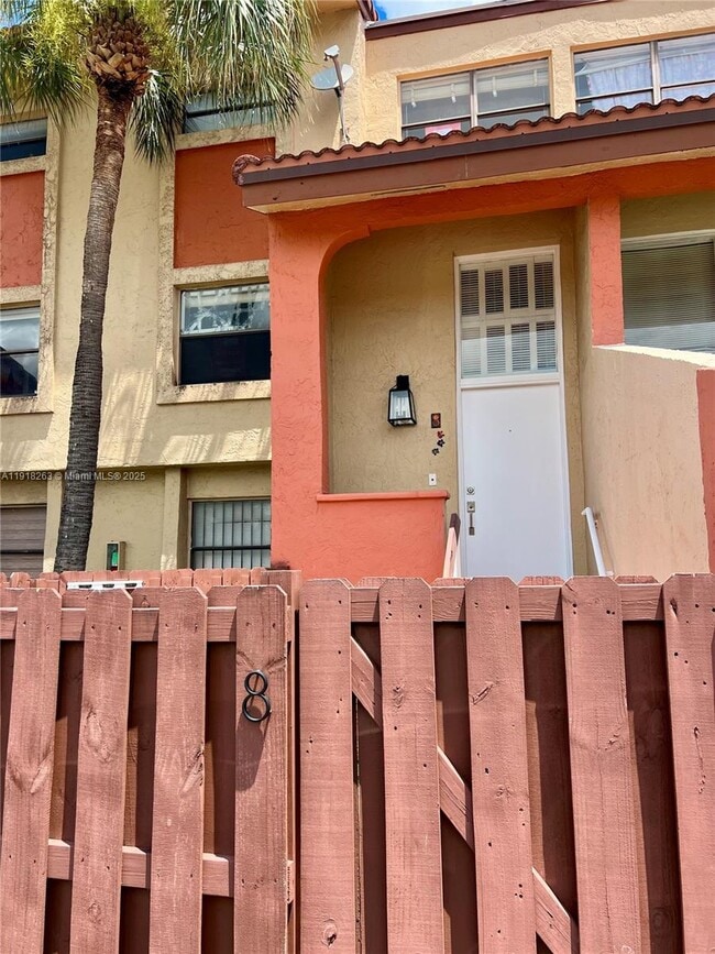 Foto del edificio - 9961 NW 9th St Cir