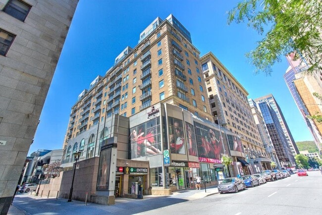 Building Photo - 1001 Pl Mount Royal