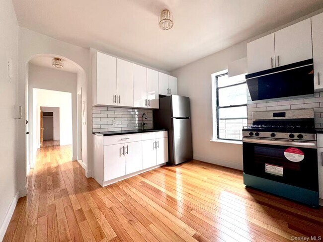 Foto del edificio - 40-12 73rd St