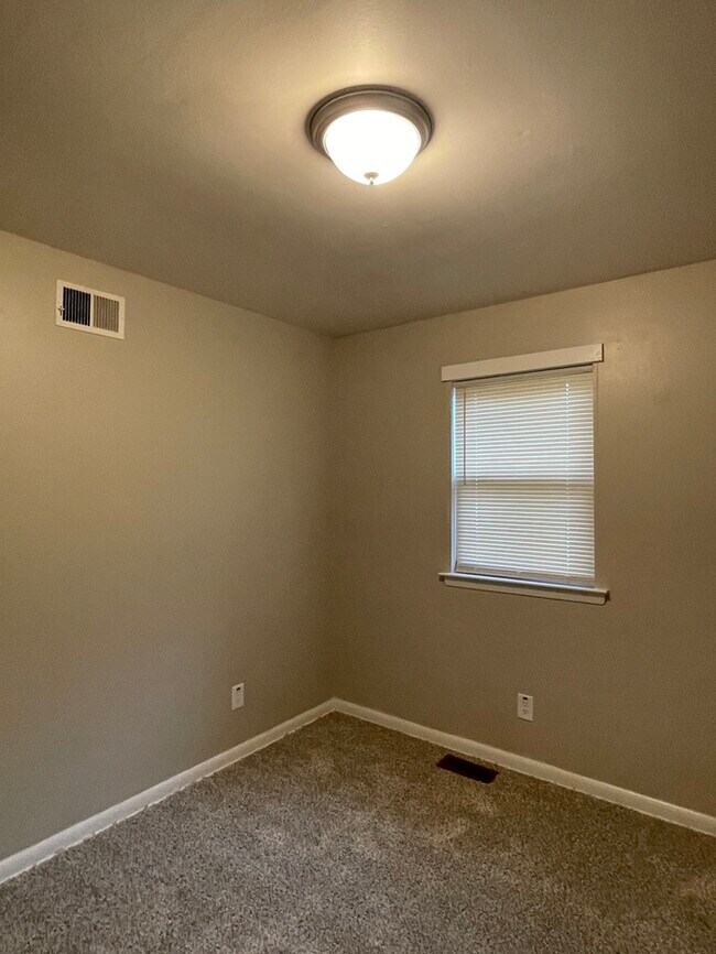 Building Photo - 4911 Gum Springs Rd Little Rock AR 72209