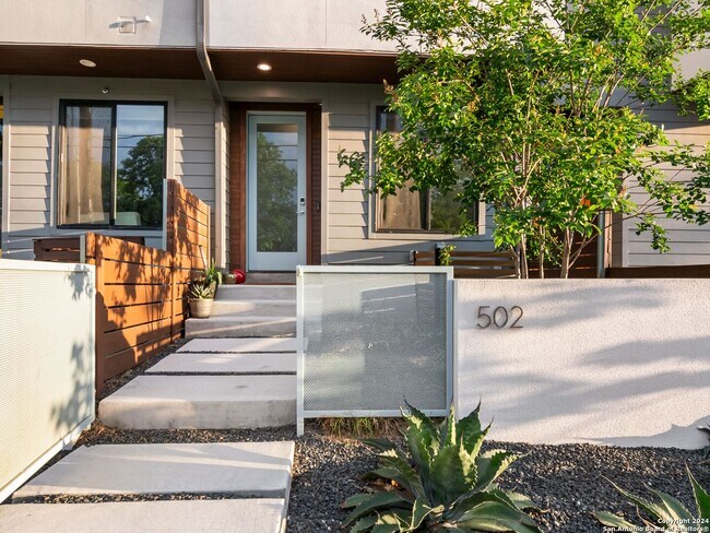 Foto del edificio - 102 Tendick St