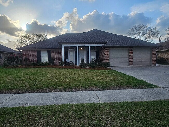 Building Photo - 608 Vanessa Dr