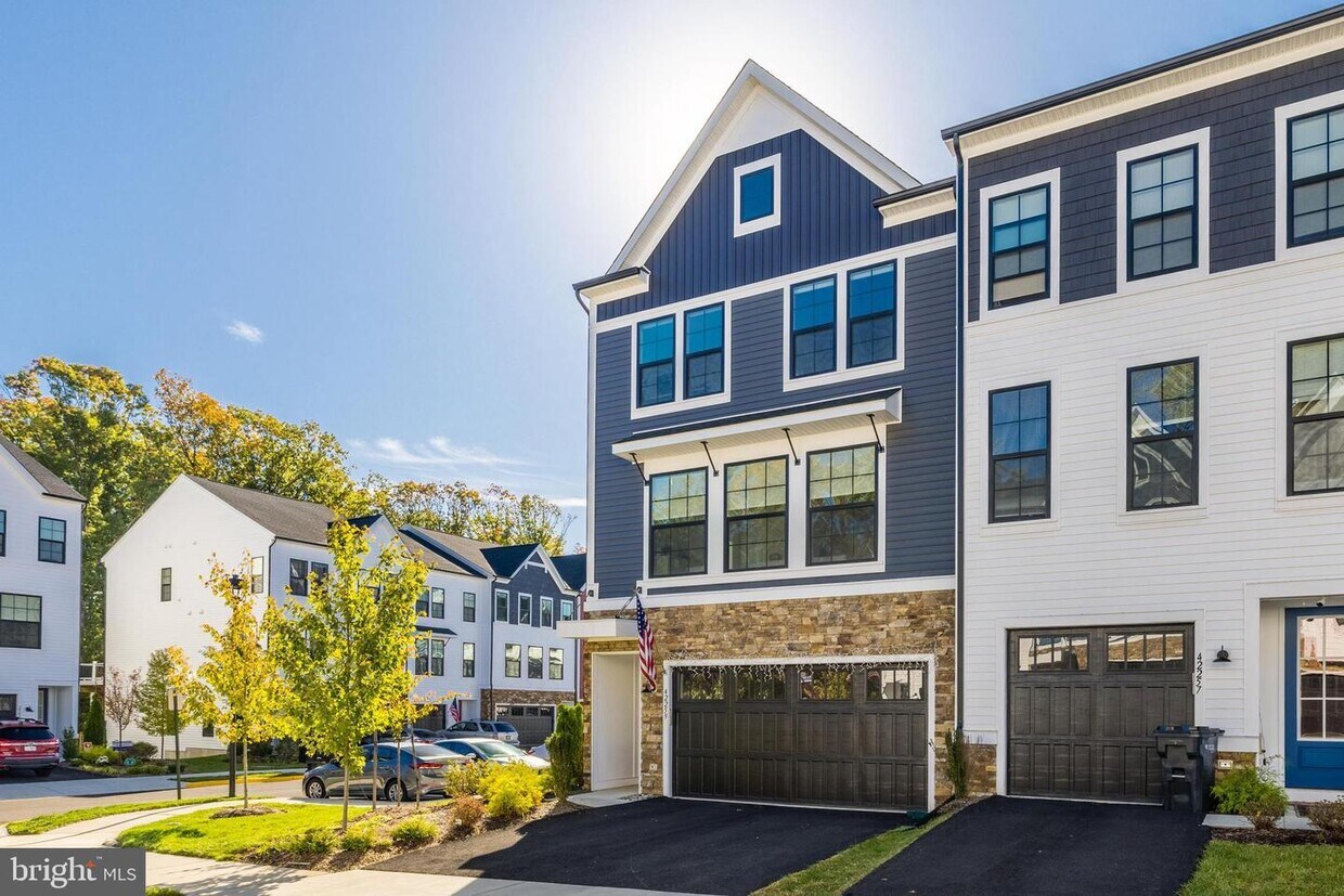 42259 Graves Mountain Ter, South Riding, VA 20152 Townhouse for Rent