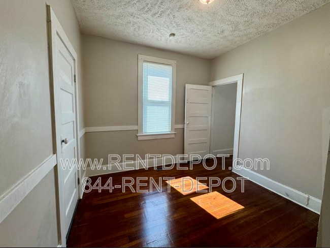 Building Photo - 1306 W Missouri St