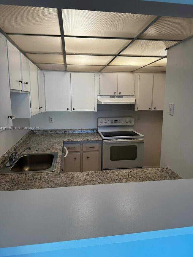 Building Photo - 6950 Miami Gardens Dr