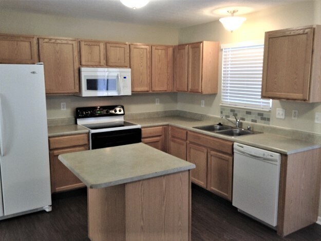 Foto del edificio - 120 Waterstone Dr