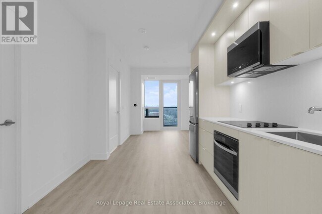 Building Photo - 60 Central Park Roadway