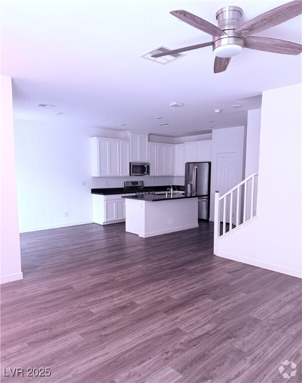 Building Photo - 5730 Sky Pointe Dr