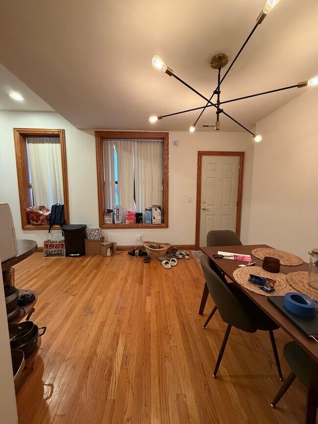Foto del edificio - 3734 N Sheffield Ave