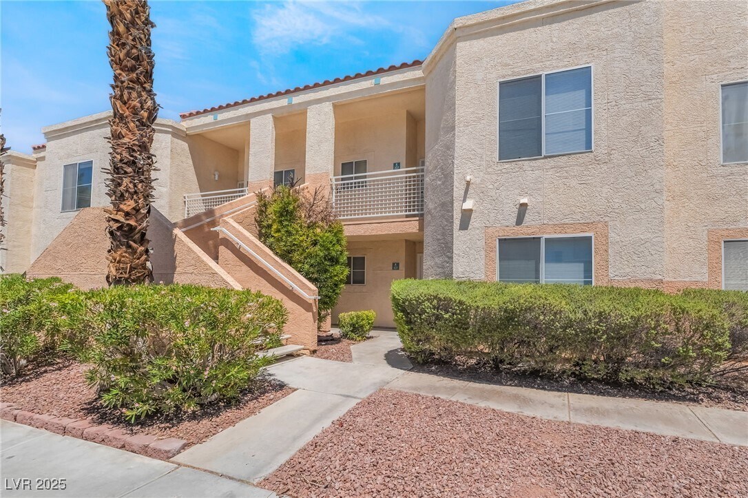 Foto principal - 5000 Red Rock St