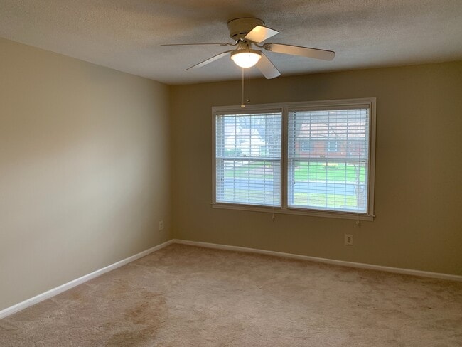 Building Photo - Matthews Ranch Home