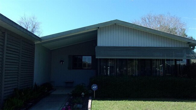 Building Photo - 10060 SW 99th Terrace