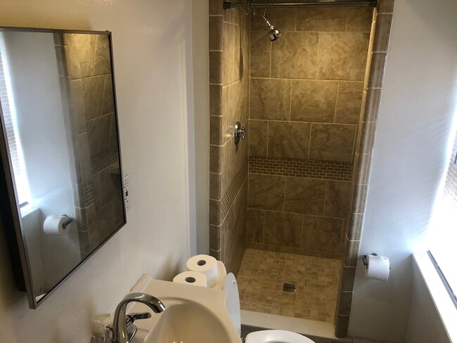 SHOWER - 390 Cambridge St