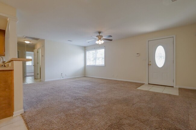 Foto del edificio - 322 Ray Ave