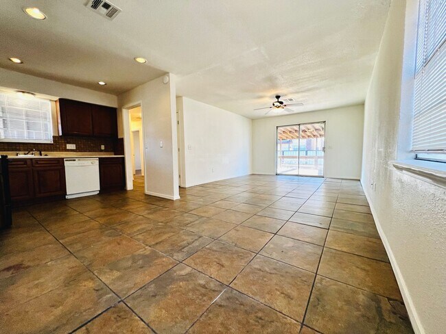 Building Photo - Cute 3BD 2BA Home in Midwest City!!!