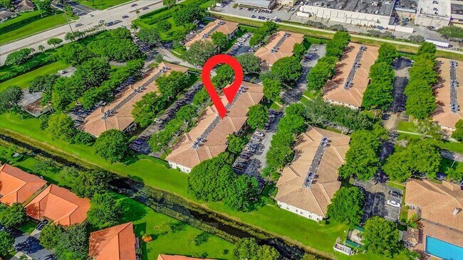 Foto del edificio - 9930 Pineapple Tree Dr