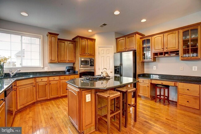 Building Photo - 44153 Navajo Dr