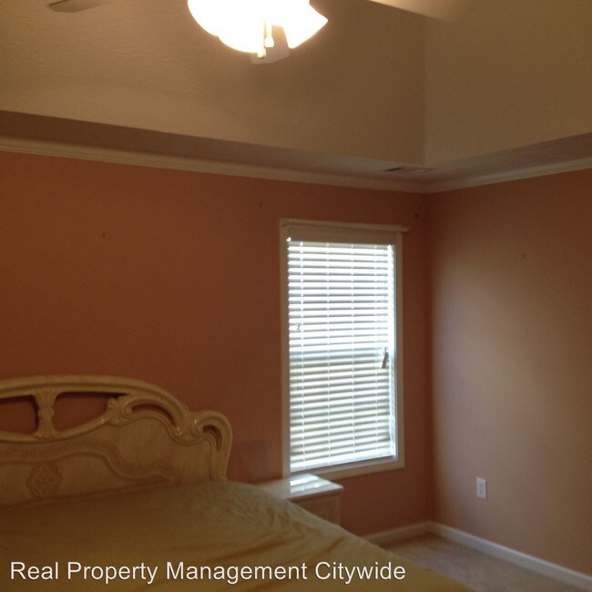Building Photo - 3360 Gardenside Dr