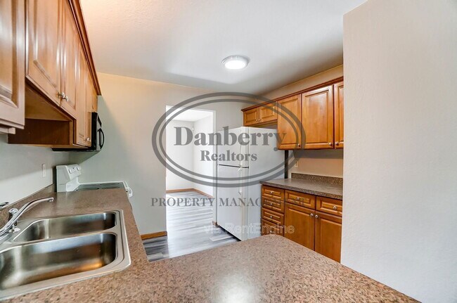 Building Photo - 1119 N Byrne Rd